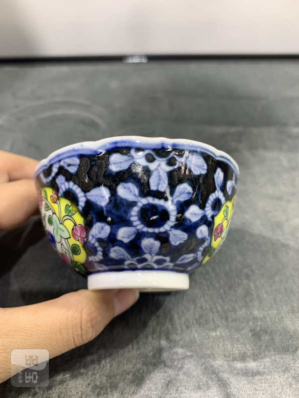 清乾隆青花留白开光粉彩莲花观音纹杯碟一套 - 图5